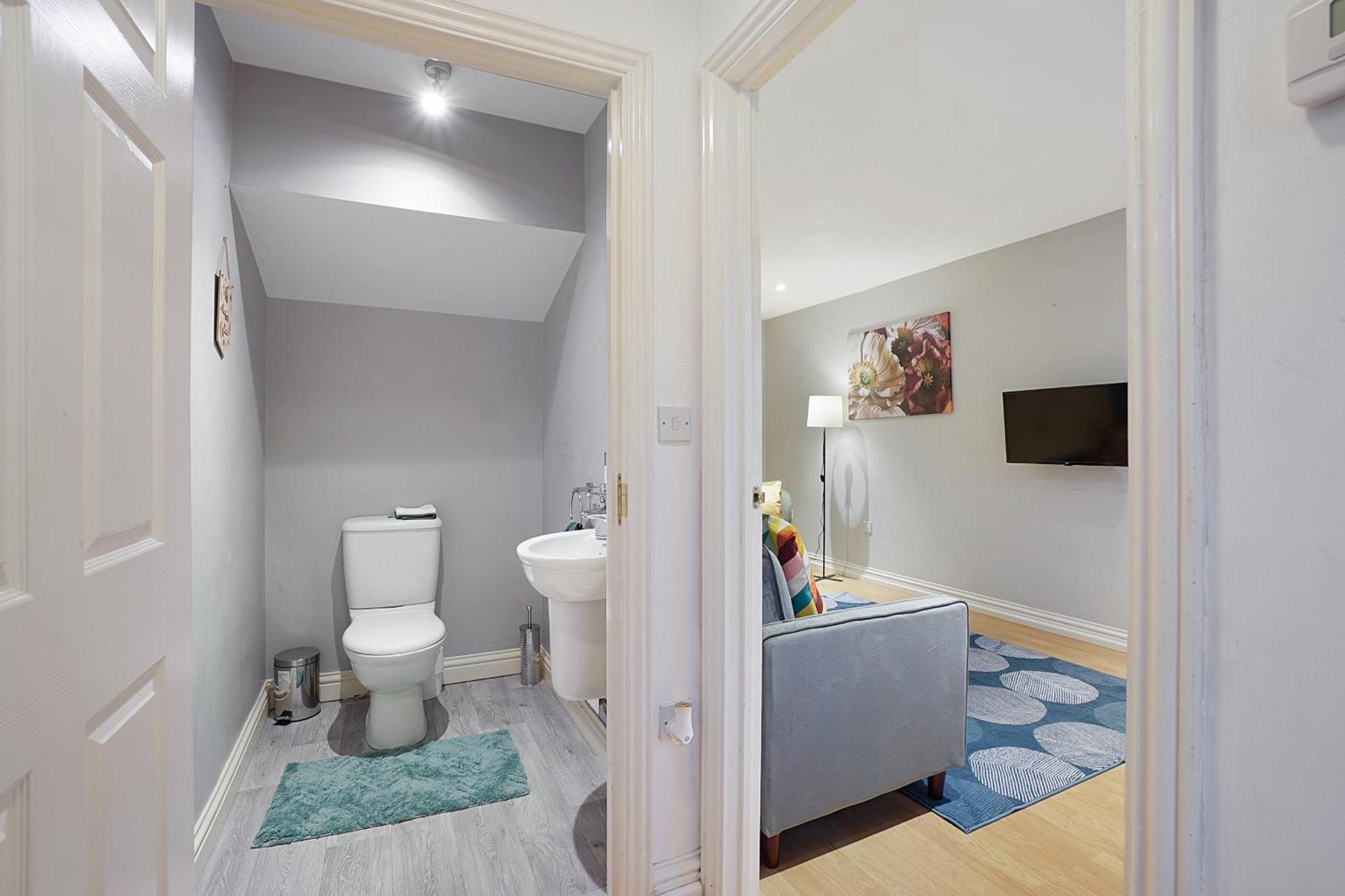 Comfortable Stylish Townhouse In Ashford Sleeps 5 Netflix 2 Parking Spaces Perfect For Contractors And Families Exterior photo